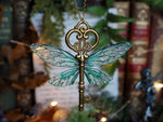 Lade das Bild in den Galerie-Viewer, Flying Key - golden, emerald
