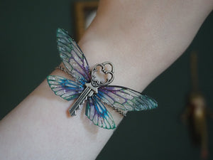 Flying Key Bracelet - silver, kelpie