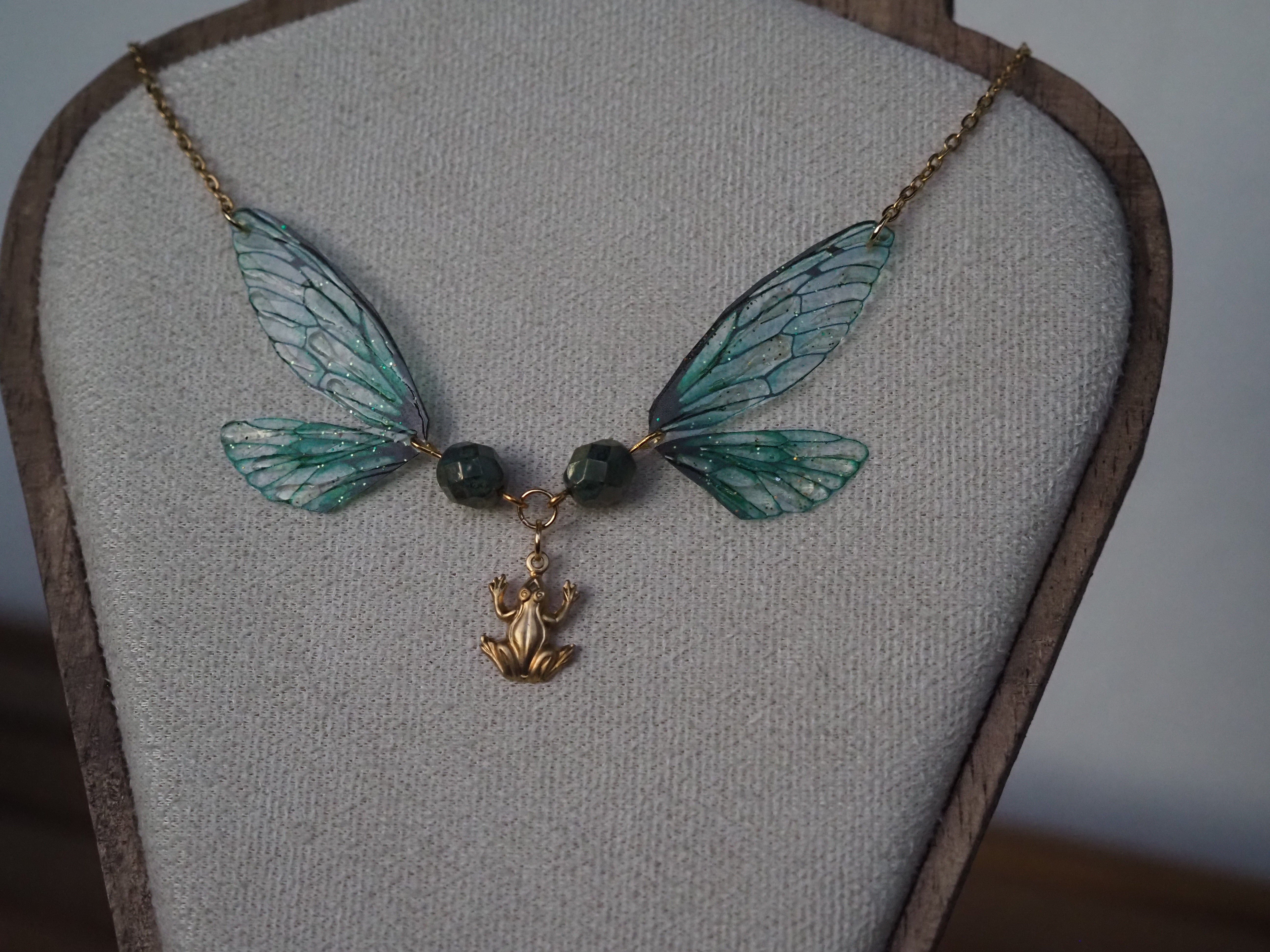 Enchanting necklace - green, frog