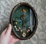Lade das Bild in den Galerie-Viewer, OOAK Woodland Key Baroque Frame
