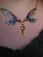 Lade das Bild in den Galerie-Viewer, Enchanting necklace - kelpie, key
