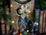 Lade das Bild in den Galerie-Viewer, Moon Earrings - kelpie, gold, amethyst
