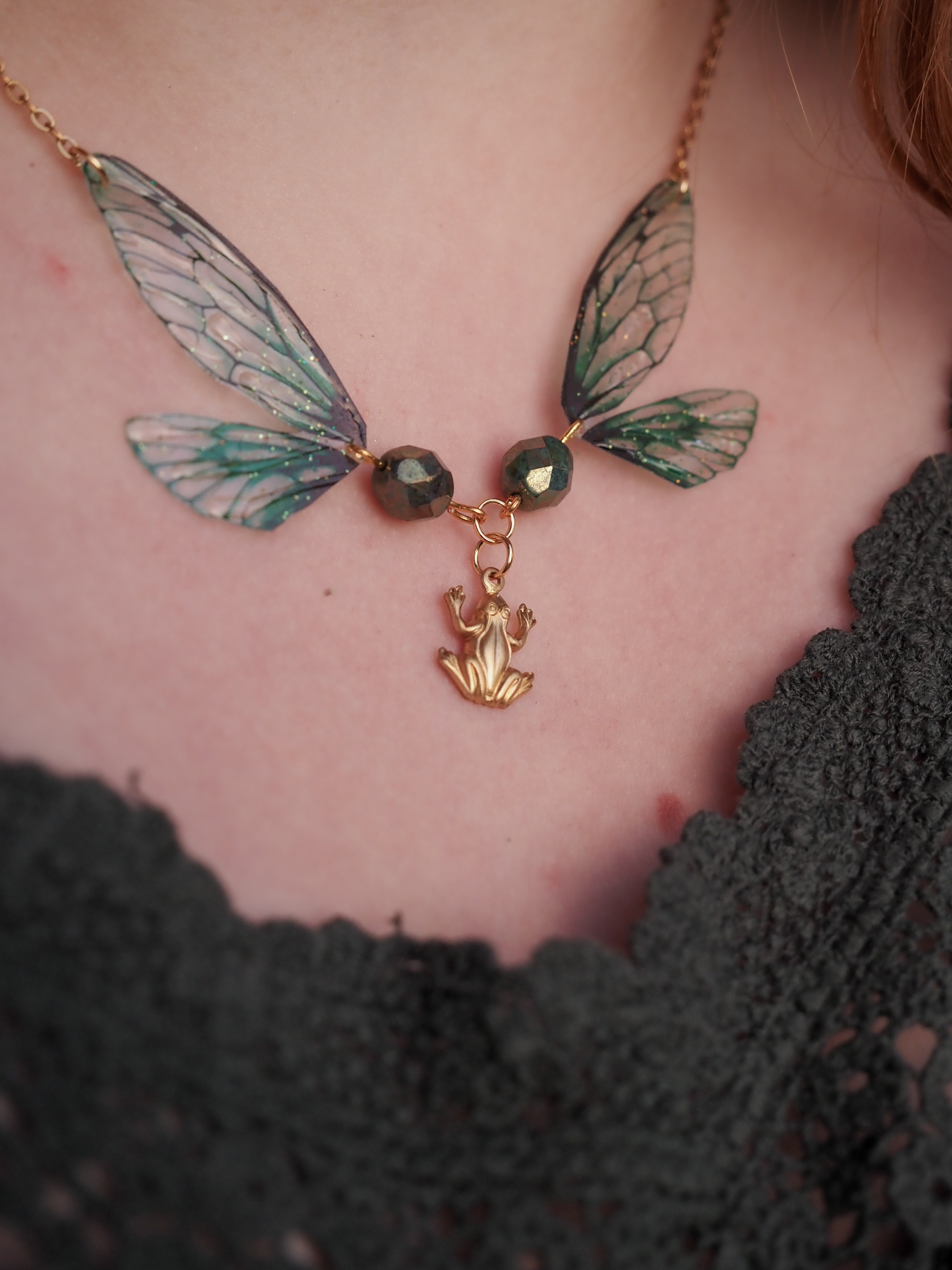 Enchanting necklace - green, frog