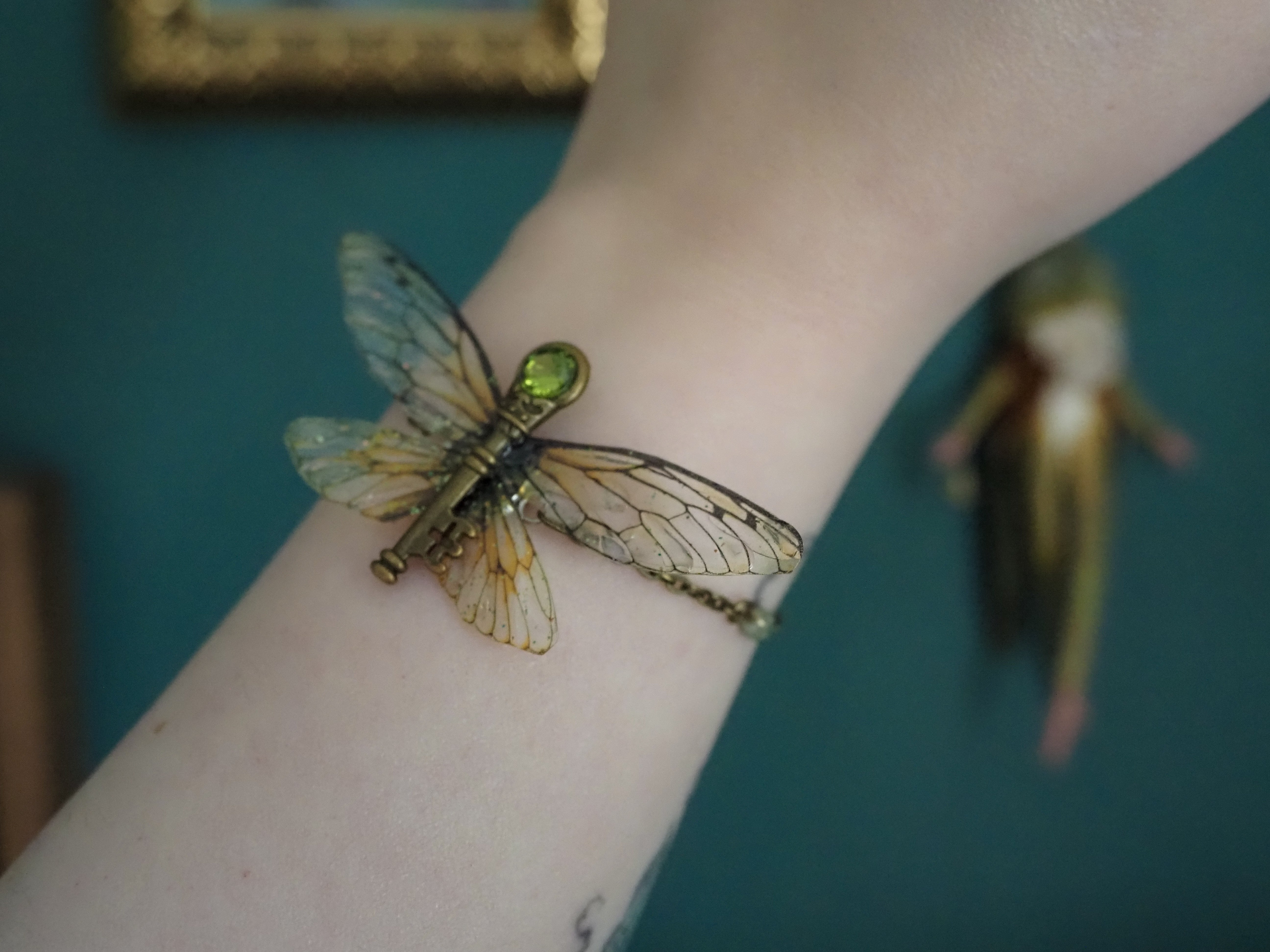 Flying Key Bracelet - nature, pearls